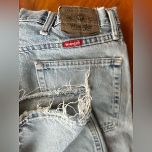 Distressed Wrangler 100% cotton denim jeans perfectly worn in 38x32